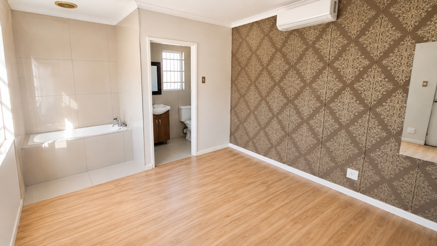 4 Bedroom Property for Sale in Windsor Park Estate Western Cape
